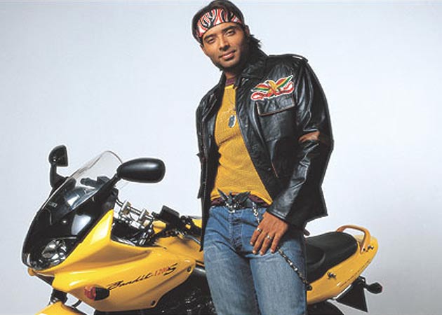 Uday Chopra falls off bike, gets hurt